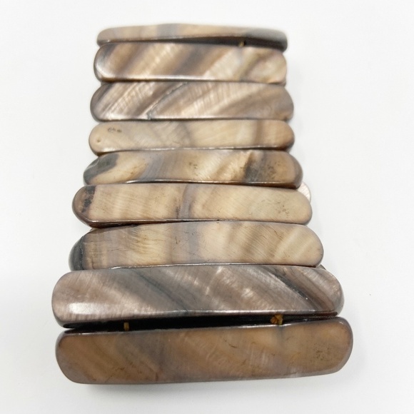 River Shell Stretch Bracelet - Picture 4 of 6